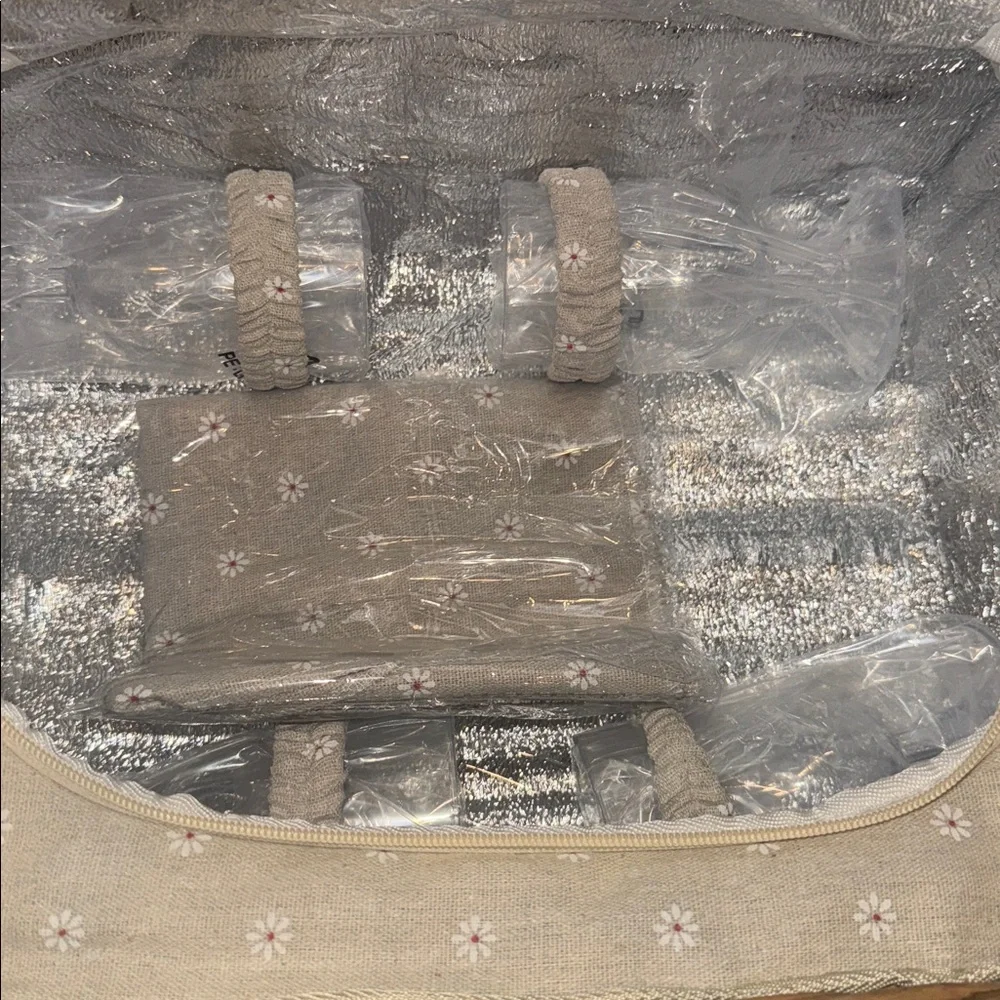 Picnic Basket Set for 4 w/ Insulated Liner‎ Waterproof Blanket